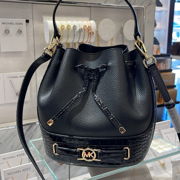 MICHAEL KORS 
Reed Medium Pebbled Leather Belted Bucket Messenger Satchel Crossb - Picture 3 of 16